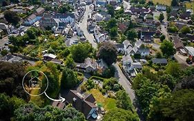 A Spacious Hidden Gem With Hot Tub, Lovely Garden & Views